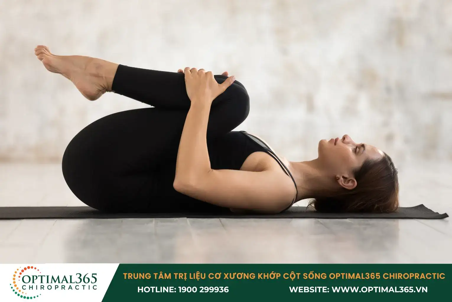 Bài tập nâng đầu gối ngang ngực thư giãn cơ và cột sống