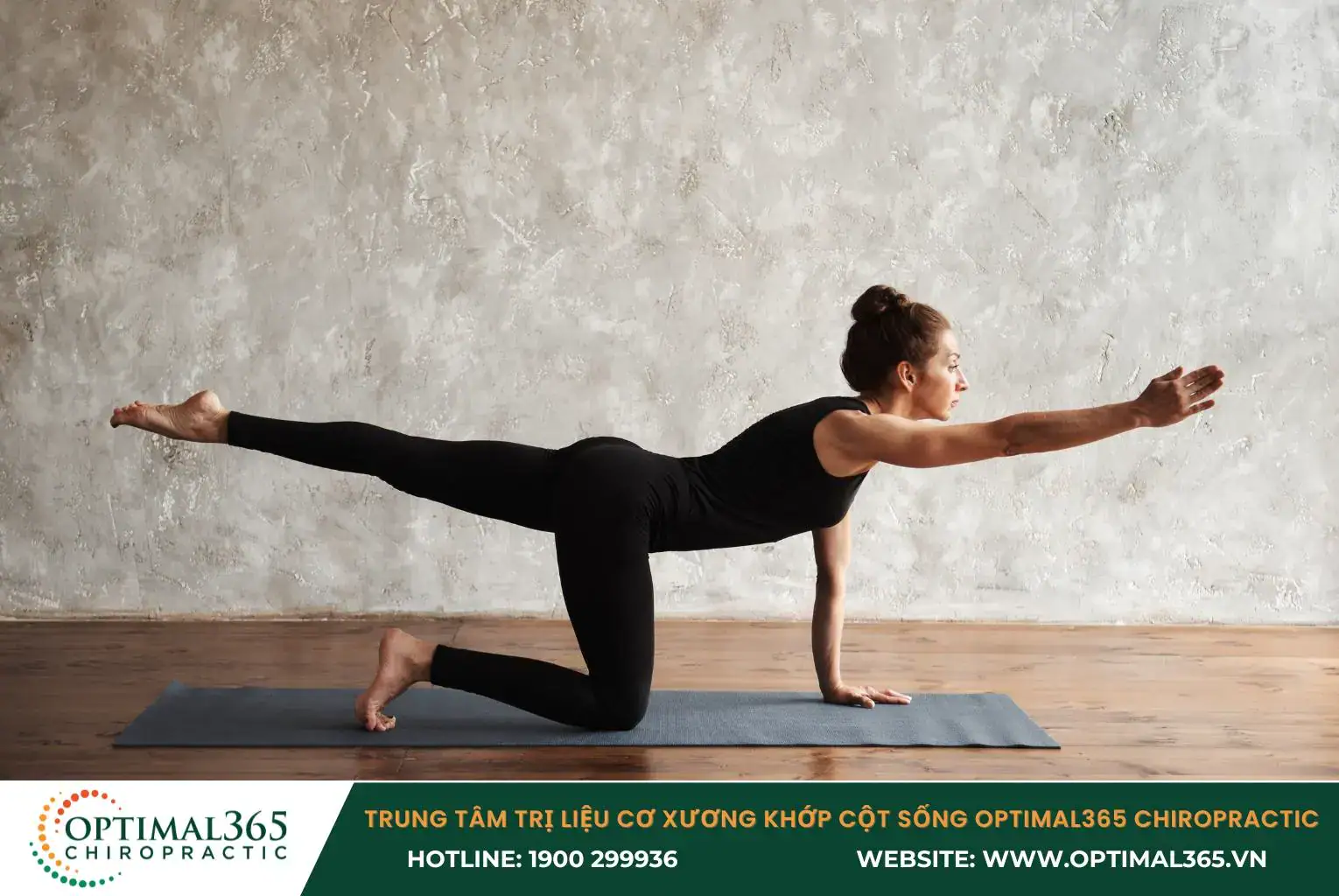 Bài tập nâng tay và chân thăng bằng