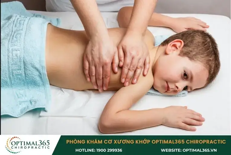 Phụ huynh nên cân nhắc phương pháp trị liệu thần kinh cột sống cho trẻ