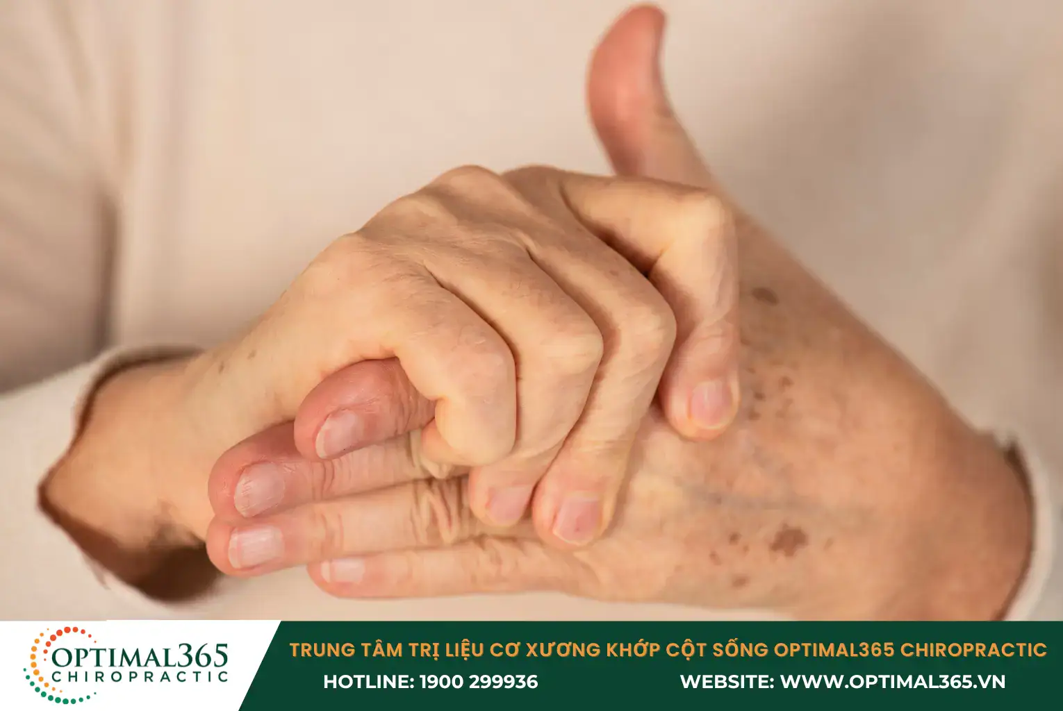 Thoái hóa cột sống chèn ép dây thần kinh gây đau nhức và tê bì chân tay 