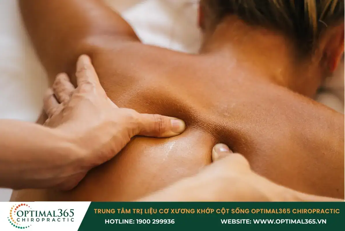Xoa bóp làm giảm cứng cơ, xoa dịu cơn đau nhức xương khớp