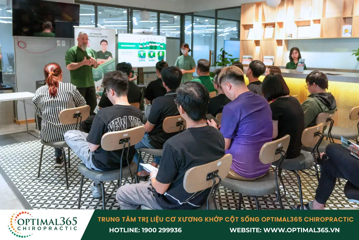 Optimal365 Chiropractic triển khai chương trình chia sẻ kiến thức sức khỏe cột sống cho khách hàng của Manulife