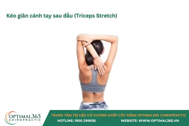 Kéo giãn cánh tay sau đầu giảm căng cơ vai