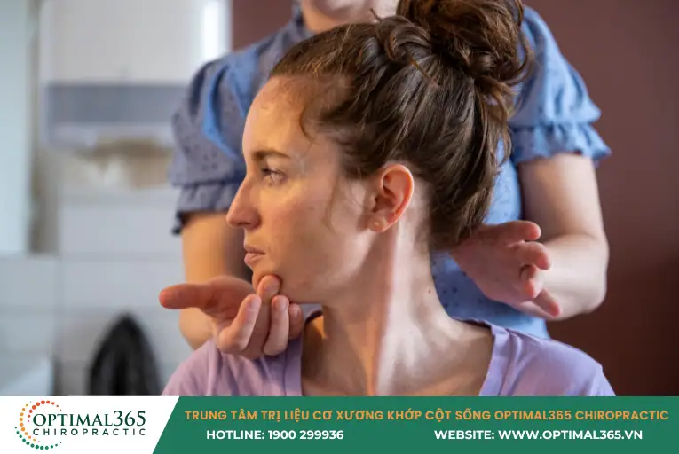 Bài tập giảm đau đầu: xoay cổ