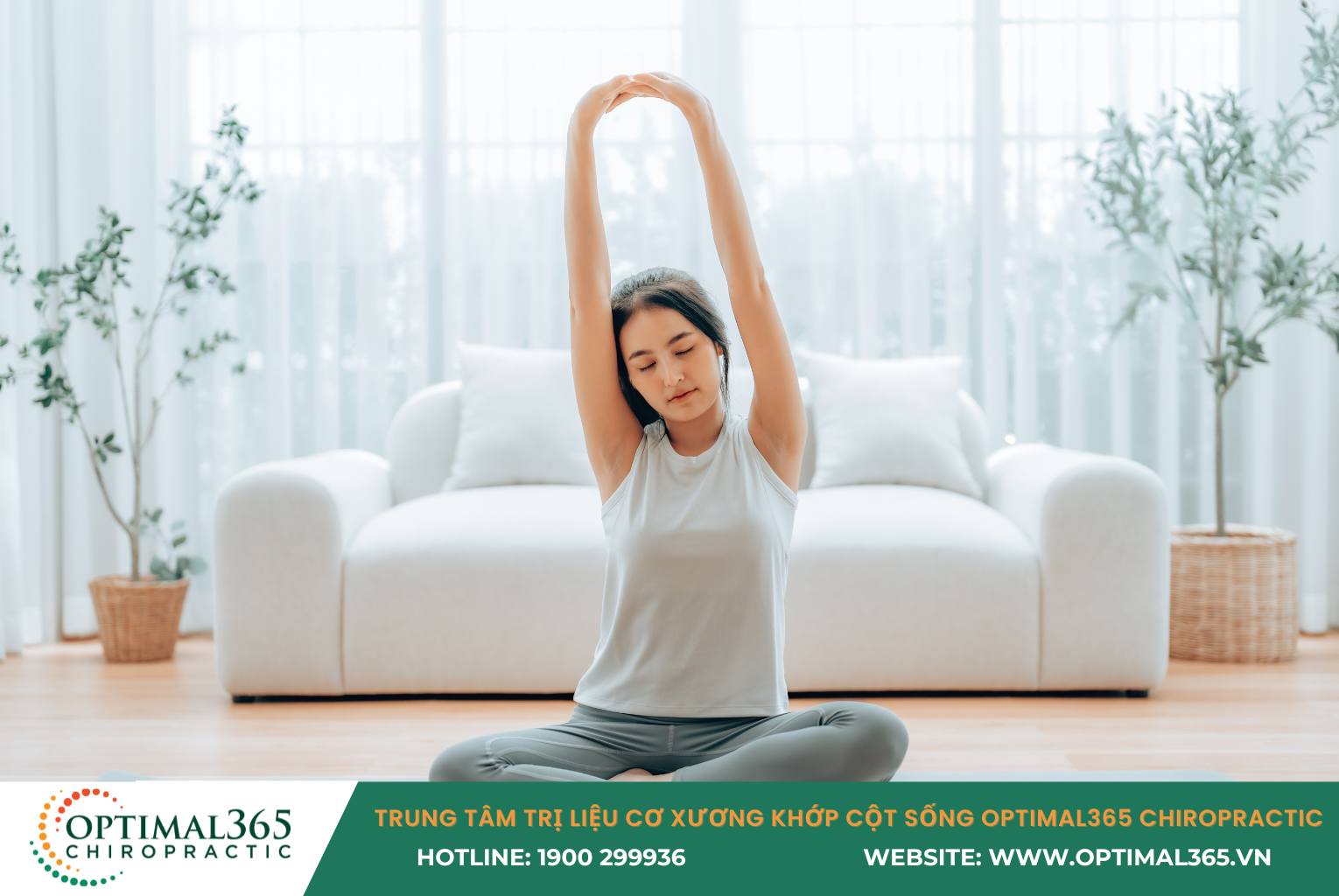 Người tập yoga trị đau vai gáy và tê bì tay chân thư giãn tại nhà